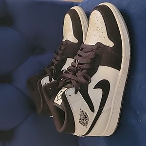 Black and white Jordan Ones Men's 10.5
